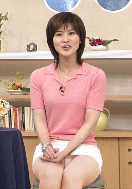 Yahoo!知恵袋女子アナウンサーはミニスカートをはくときにパンチラ対策にスパッツをはかいのでしょうか?
はいてはいけないのでしょうか?
特に生放送のときです。