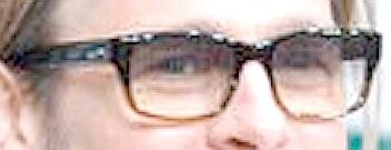 メガネのカラーレンズですが画像のメガネの色の濃さだと室内や普段使 Yahoo 知恵袋