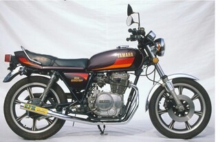 gx250 角タンク（最終モデル） 当方、YAMAHAGX250最終型に興味があり調べてたところ画像