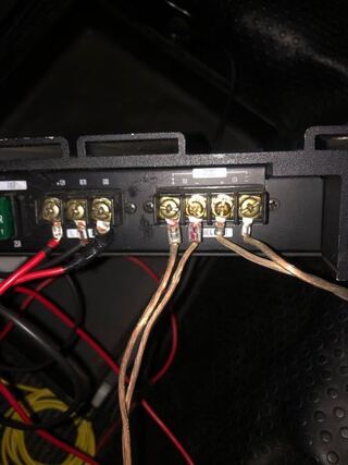 車のアンプ接続について 2ch接続のアンプに今まではスピーカーが一つ Yahoo 知恵袋