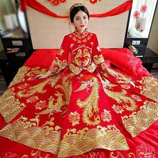 中国の結婚式で花嫁が着る伝統的な衣装をなんと言いますか？龍鳳服