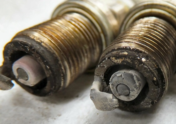 1 2lターボ車で オイル上がりです オイル消費は 1l 1 Yahoo 知恵袋