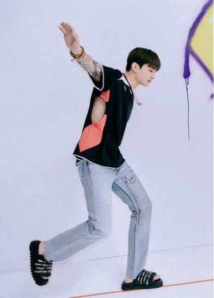 グクって背中にもタトゥーがあるんですか Yahoo 知恵袋