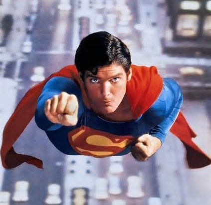 ウルトラマンの画像のポーズはアメコミのスーパーマンのパクリですか Yahoo 知恵袋