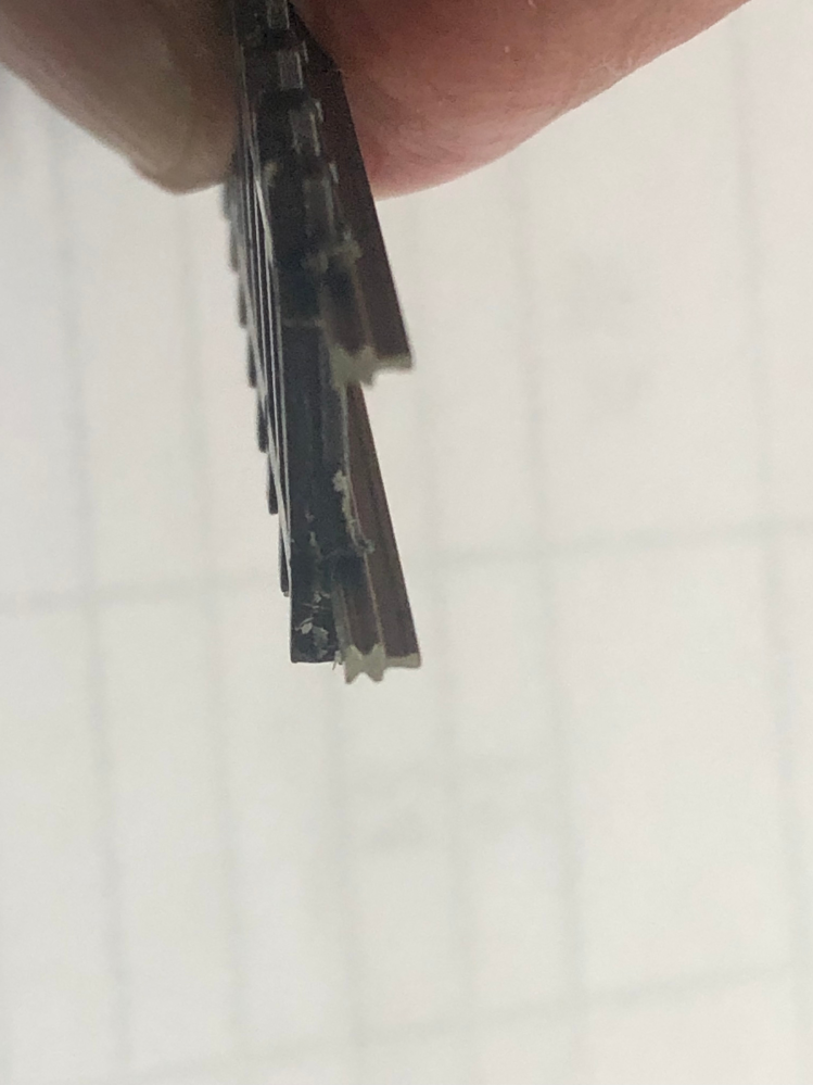 Zゲージのレールの金属部を模型のディティールアップに使用したいと考えている Yahoo 知恵袋