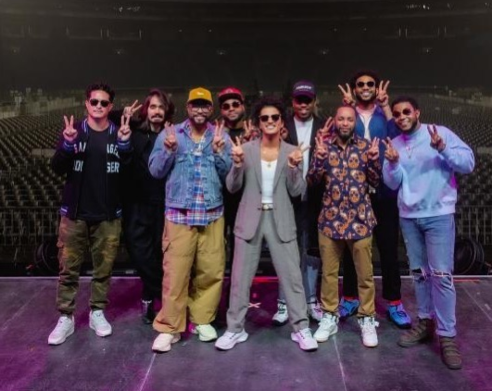 Brunomarsjapantour22に参加していたメンバーの名前と Yahoo 知恵袋