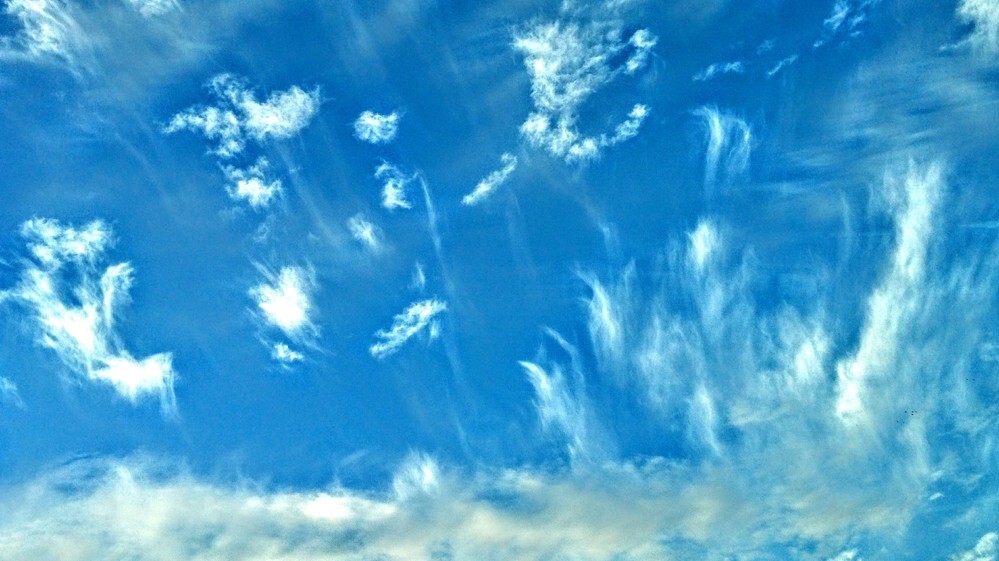 今朝 出勤時の空がとても綺麗で神々しく感じて撮った写真です 加工無 綺麗な Yahoo 知恵袋