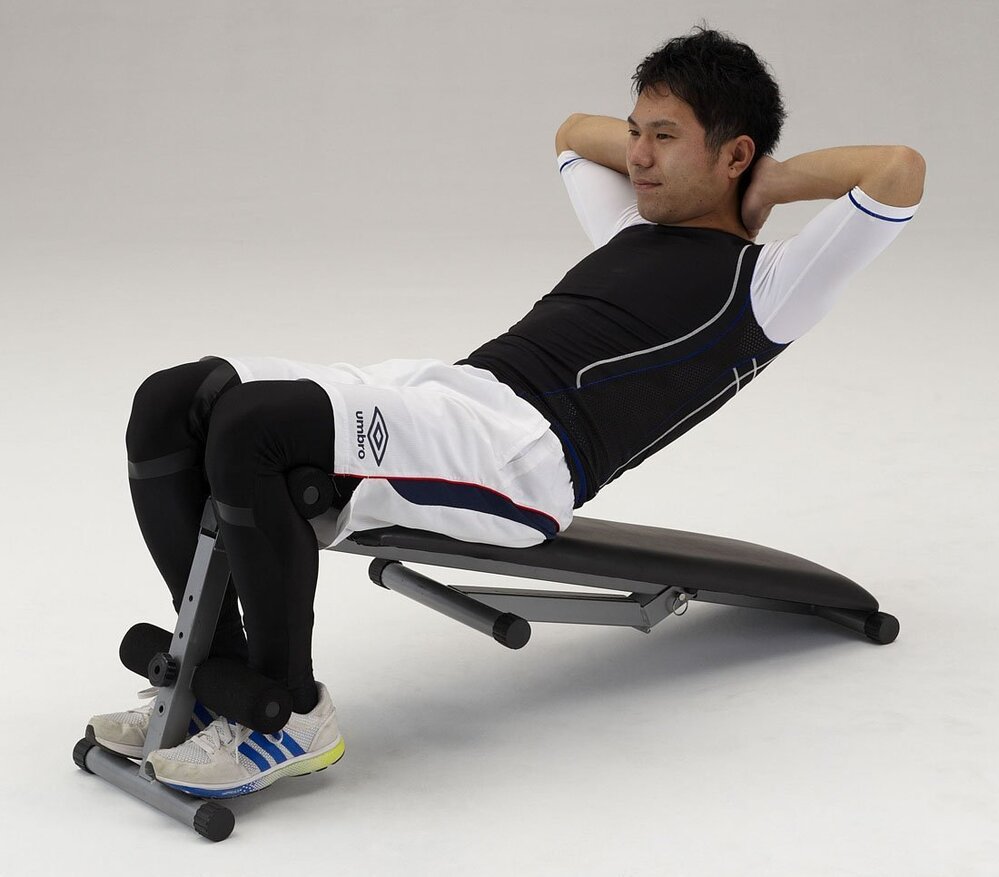 腹筋はこういうマシーンを使ったほうが効果的でしょうか 普通の腹筋は腰が痛くな Yahoo 知恵袋