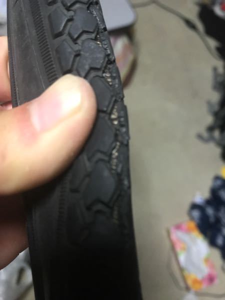 自転車 タイヤがすり減って 糸