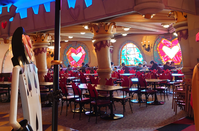 ディズニーランドのクイーンオブハートのバンケットホールは予約不要ら Yahoo 知恵袋
