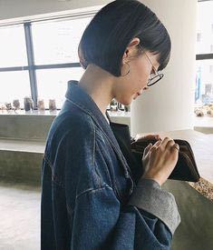 内巻きボブと外巻きボブどっちが可愛いですか 好きですか あと片方髪 Yahoo 知恵袋