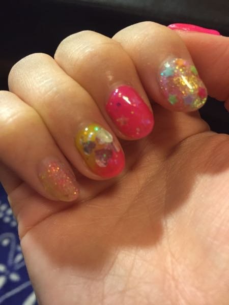 ジェルネイルのハートホログラムについてジェルネイル初心者です 最近ハート Yahoo 知恵袋