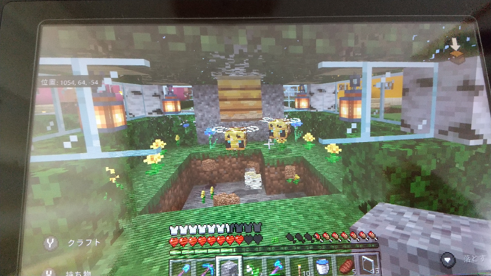 マイクラswitch版なんですけど蜂の巣を1マス下に空けて起きまし Yahoo 知恵袋