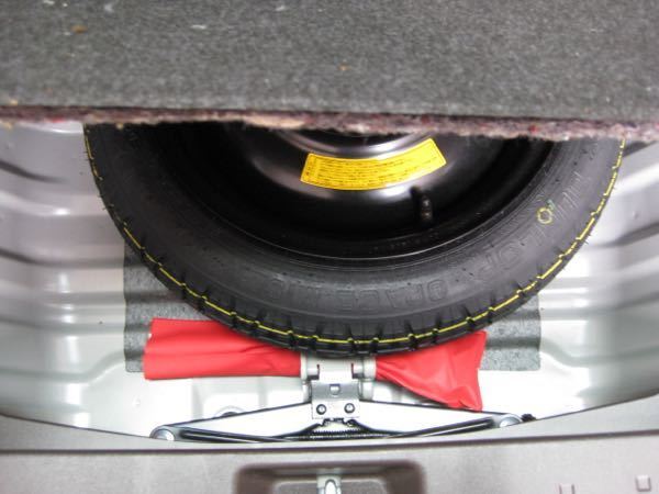 パッソのジャッキの収納場所は分かるのですがマニュアル通りにやっても収納場所か Yahoo 知恵袋