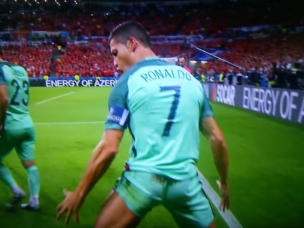 クリスティアーノ ロナウドゴール後このポーズとcr7という表記はいつぐらいか Yahoo 知恵袋