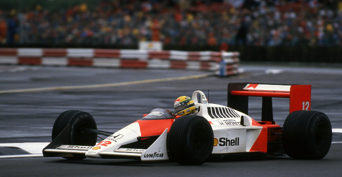 F1のマクラーレン・MP4/4のミニカーに「マルボロ」のスポンサーロゴが
