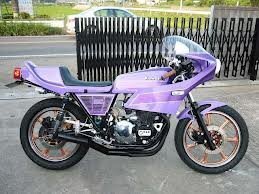 カフェレーサーと旧車會のバイクの違いが分からないのですが。どう違う 