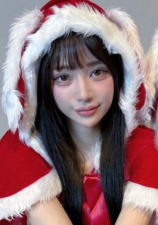 抜ける黒宮れい　顔アップ 