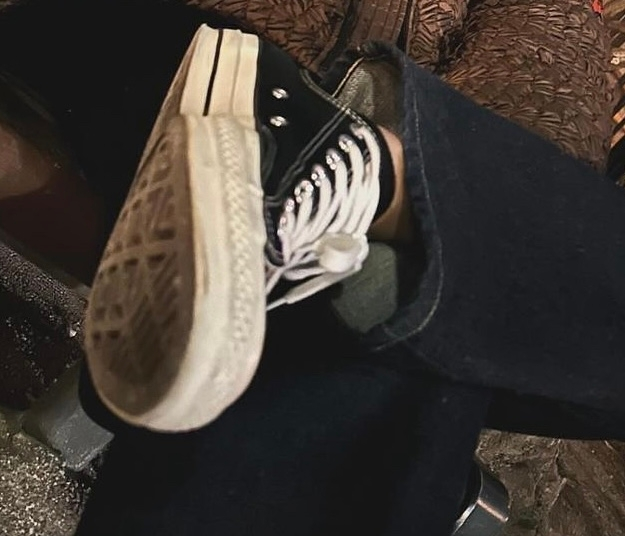 永瀬廉くんがプライベートで履いてるCONVERSEの種類を教えてく 
