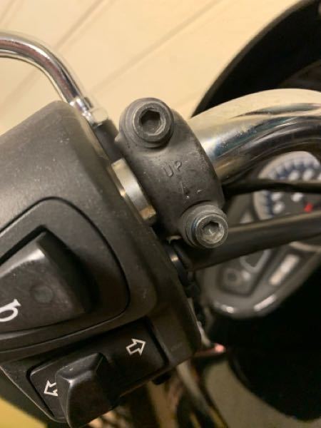 Pcxに乗ってます カスタム中に純正バーエンド等のネジが固くて知り合 Yahoo 知恵袋