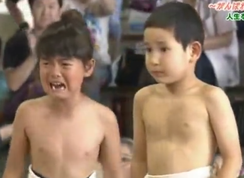 幼稚園の相撲大会で 女の子まで上半身裸にさせて 男の子と対戦させる必要はあると Yahoo 知恵袋