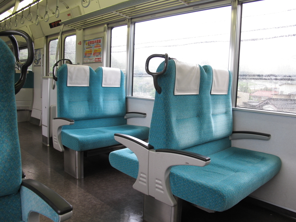 Yahoo!知恵袋今の時代、電車の座席はどちらが良いと思いますか。ロングシートが良いと思いますか?それともボックスシートが良いと思いますか?