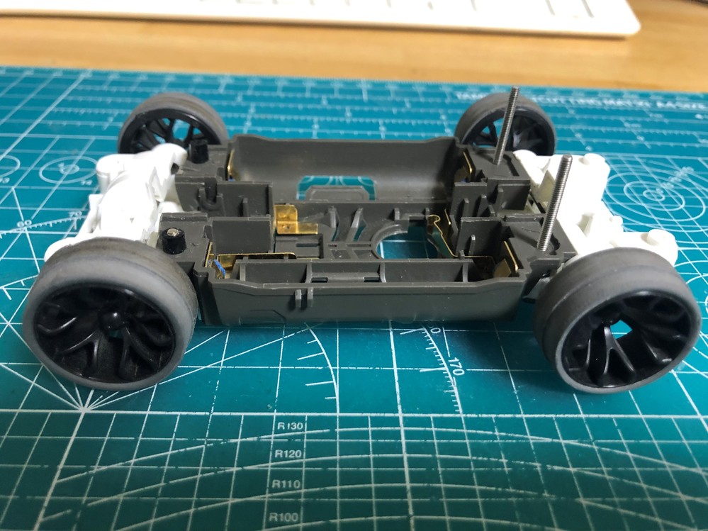 最近ミニ四駆を始めた者です。MSフレキを作ったのですがタイヤと