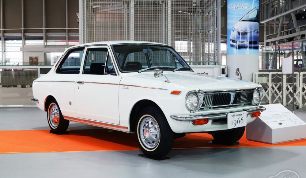 トヨタの昔の車で2ドアのセダン 型の灰色でcaaみたいな名前の車知りませんか Yahoo 知恵袋