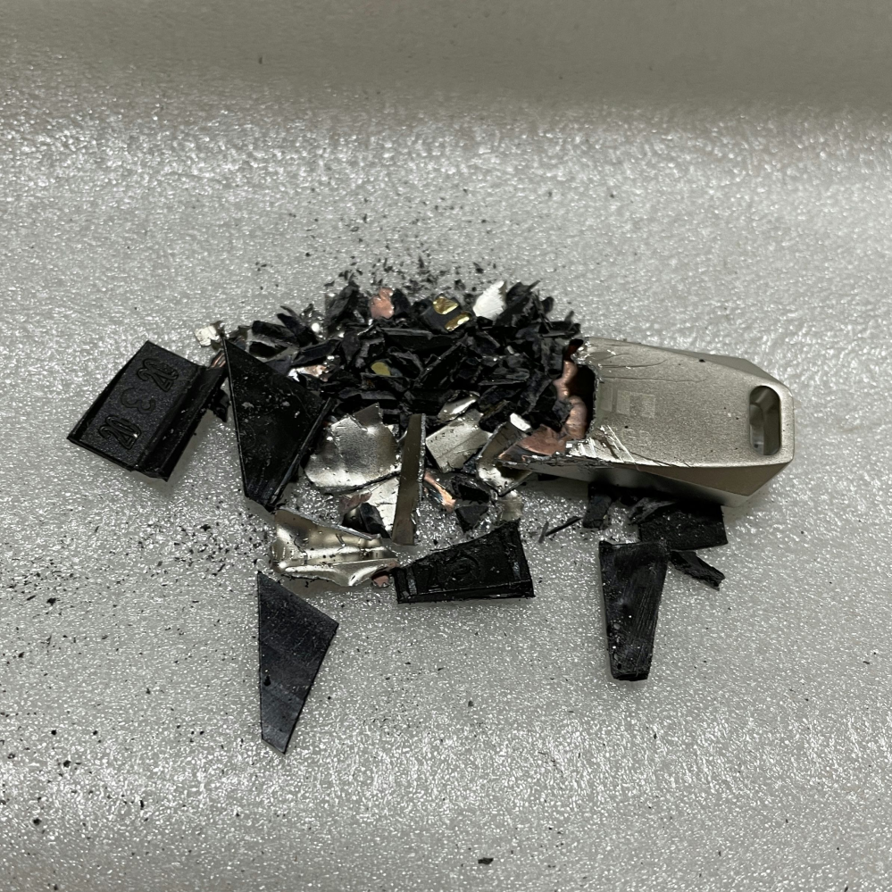 Usbメモリのデータ消去や破壊 リサイクルを信用して任せられるパソコ Yahoo 知恵袋