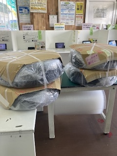 ②メルカリ便を使って2本のアルミホイールを発送する商品 車 ②メルカリ便を使って2本のアルミホイールを発送する商品