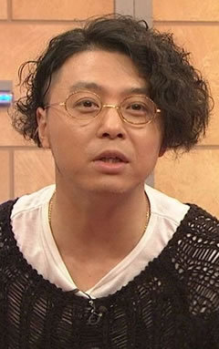Kinkikidsの堂本剛さんの髪型って長いですよね 髪を伸ばしているのですか Yahoo 知恵袋